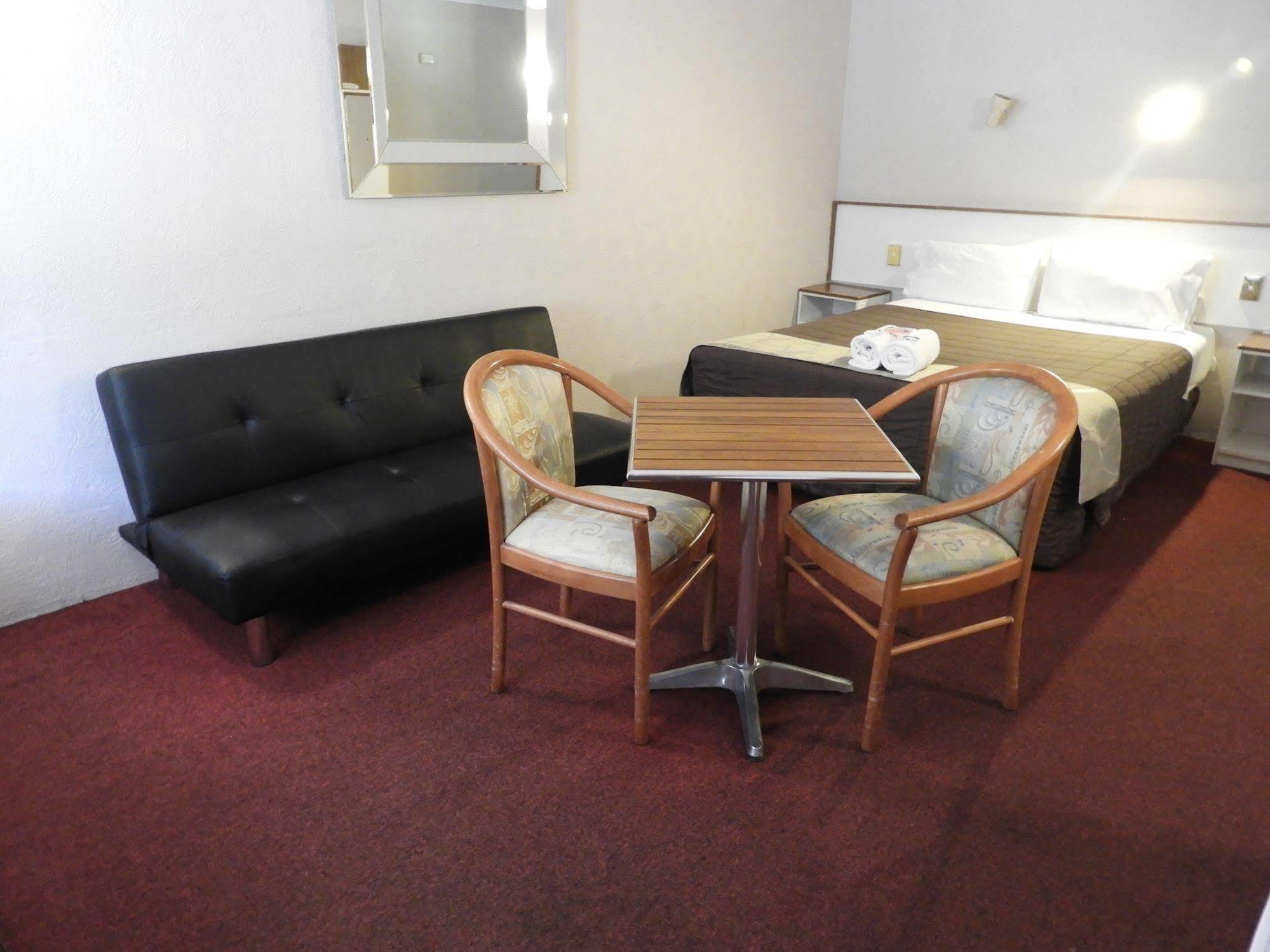 Beerwah Glasshouse Motel Экстерьер фото