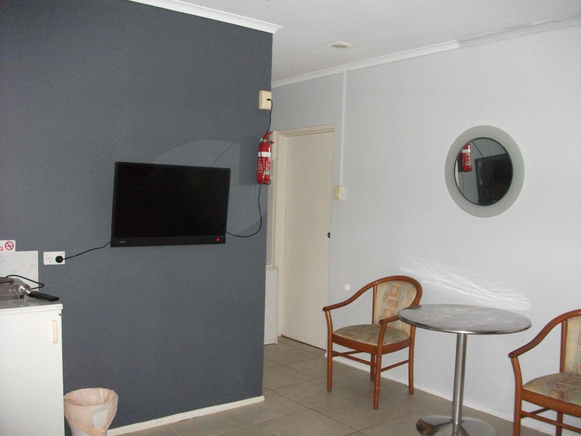 Beerwah Glasshouse Motel Экстерьер фото