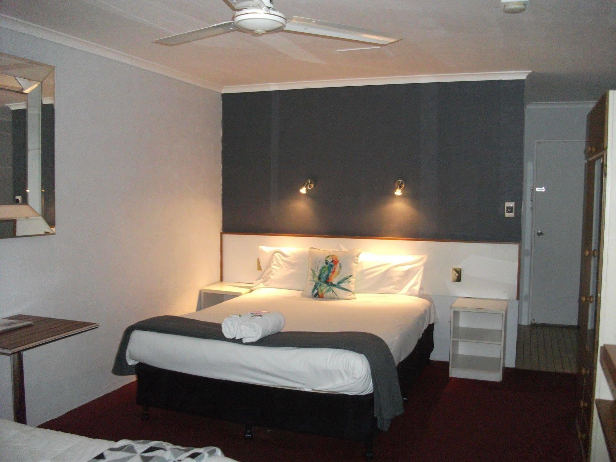 Beerwah Glasshouse Motel Экстерьер фото