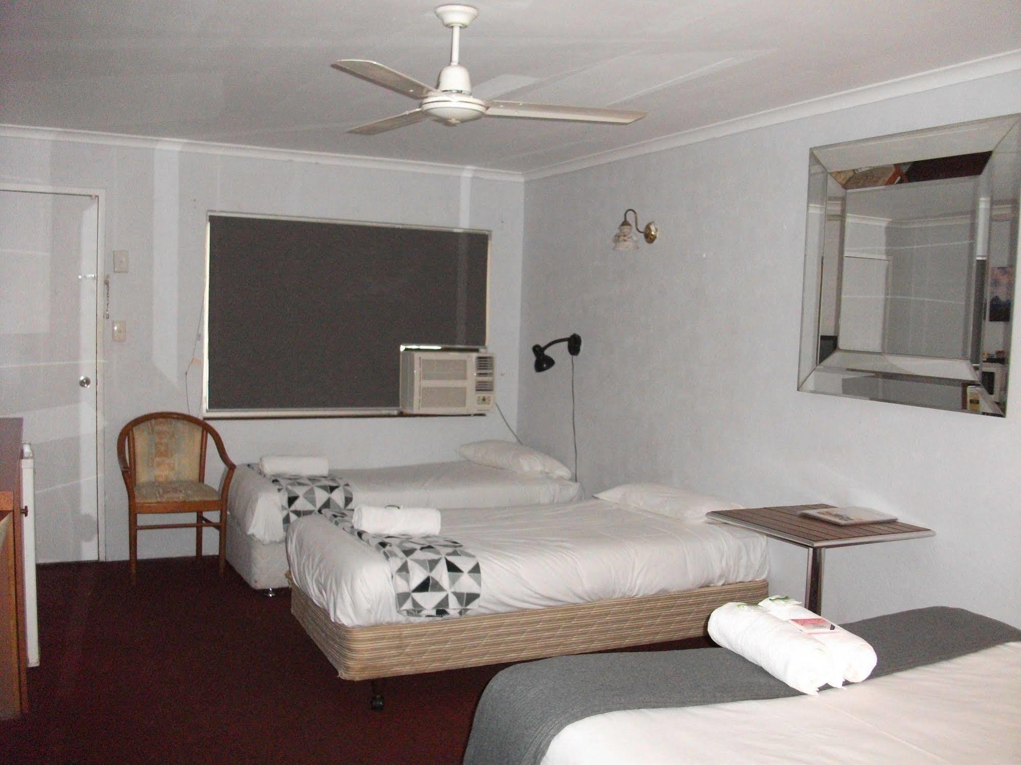 Beerwah Glasshouse Motel Экстерьер фото