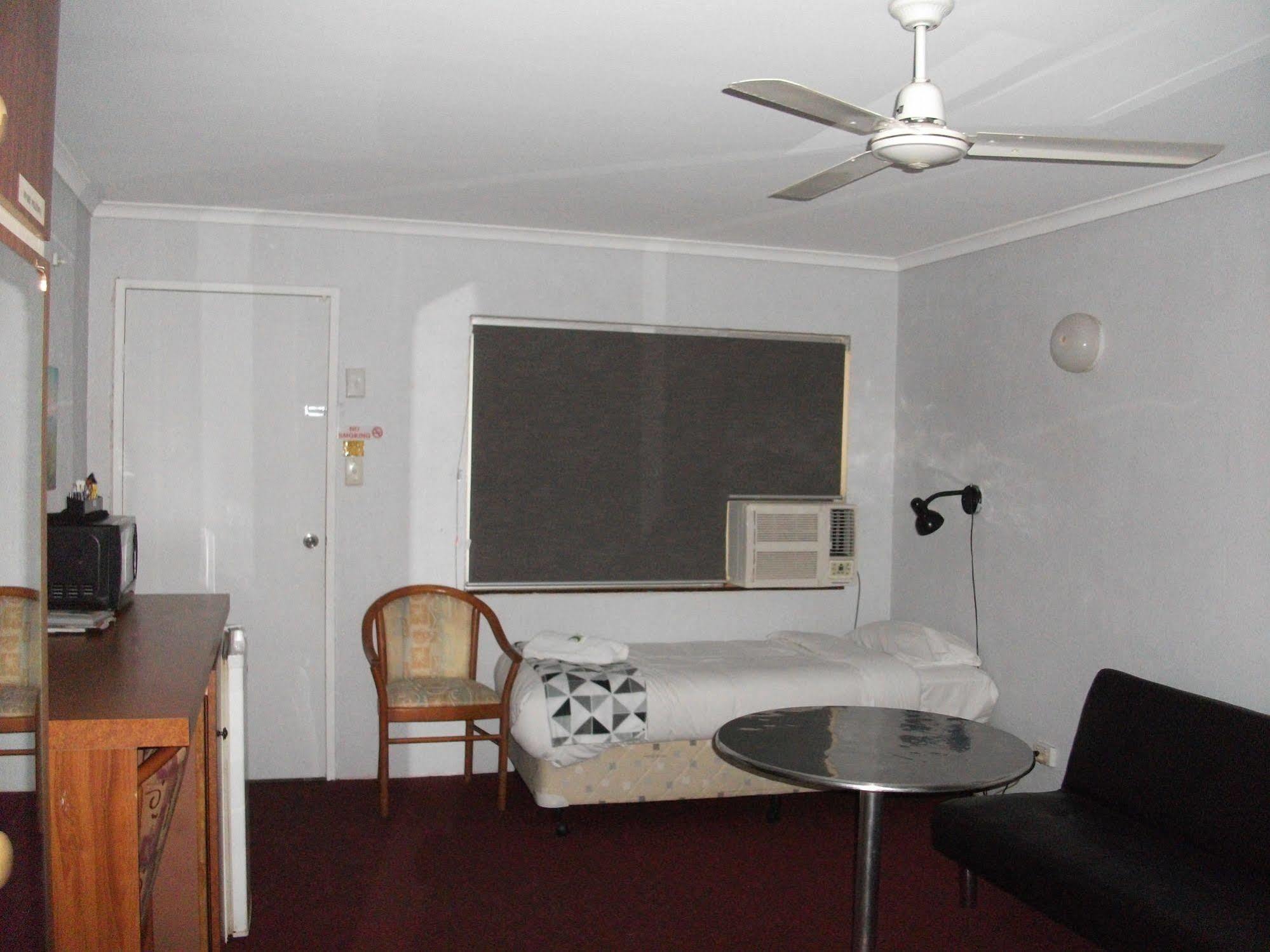 Beerwah Glasshouse Motel Экстерьер фото