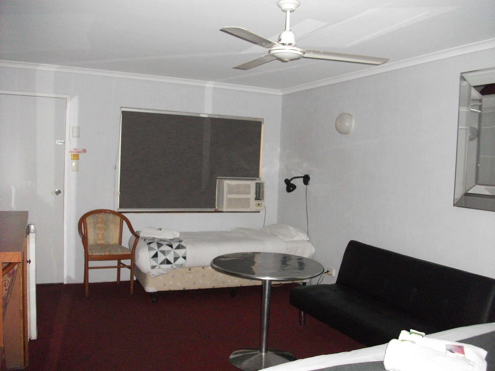 Beerwah Glasshouse Motel Экстерьер фото