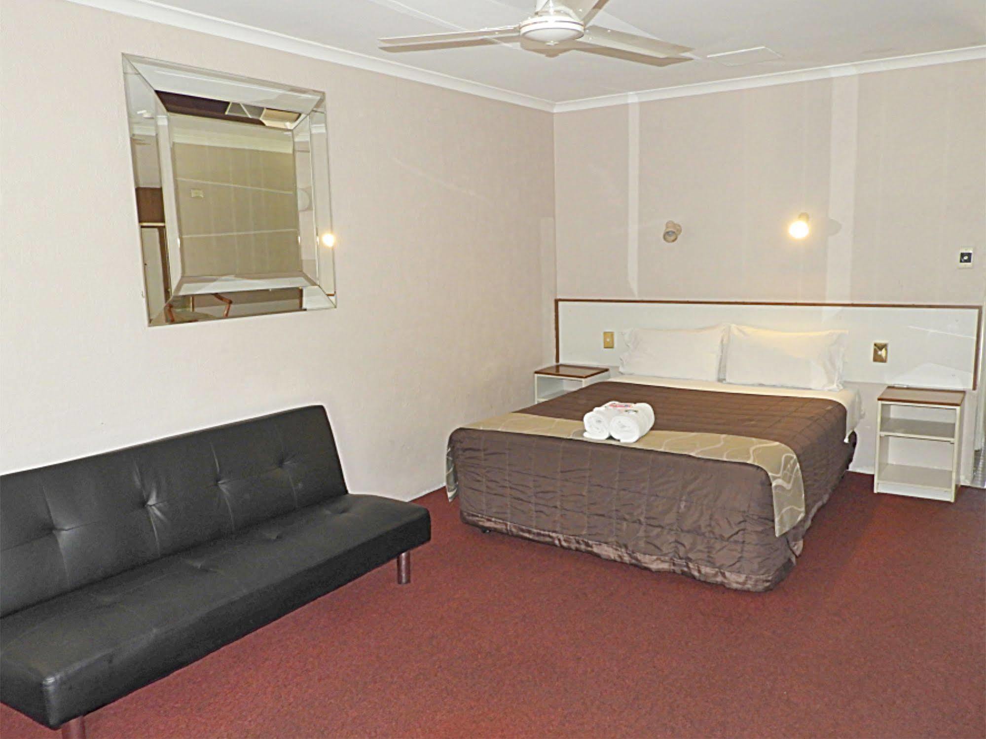 Beerwah Glasshouse Motel Экстерьер фото