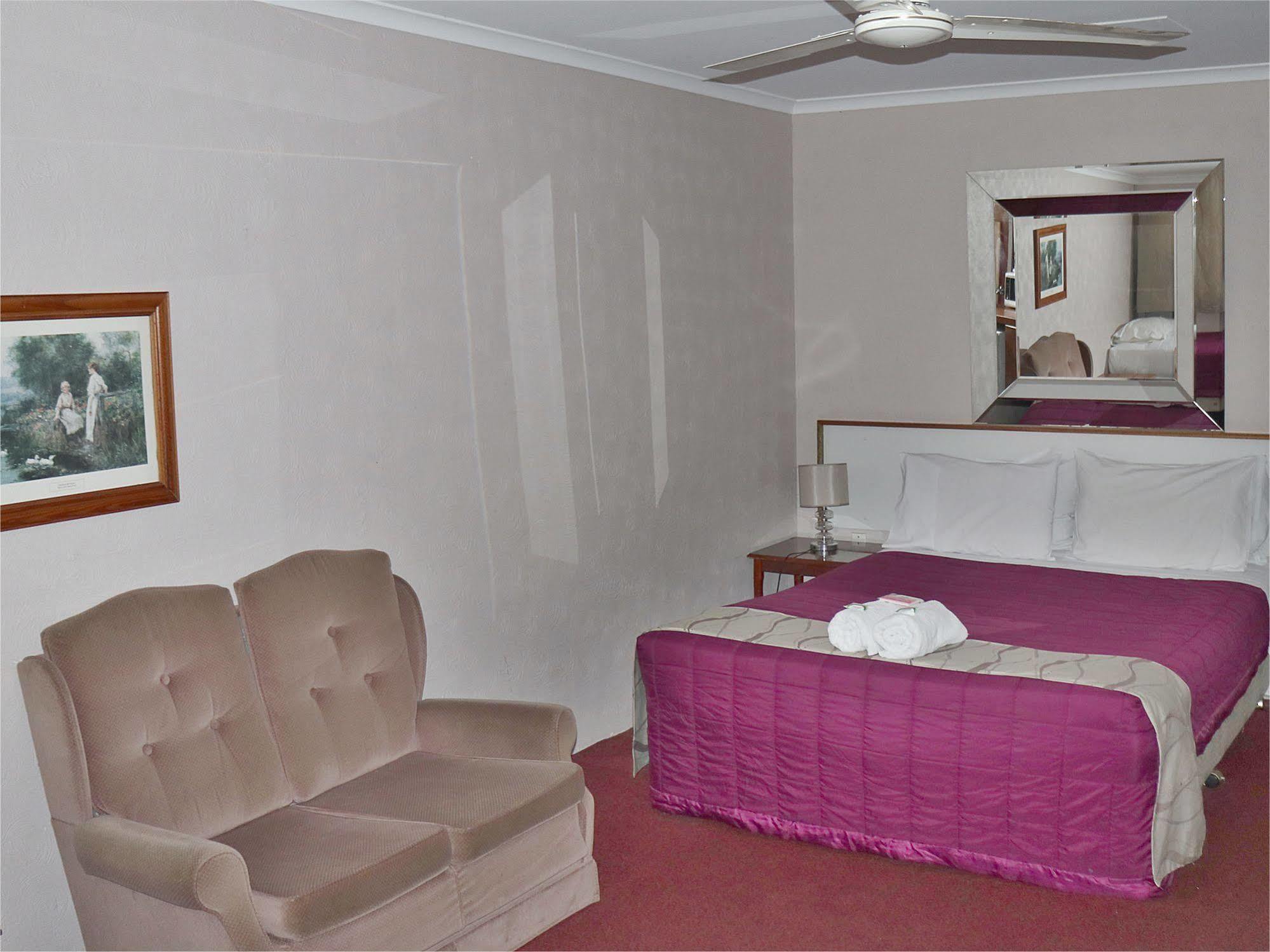 Beerwah Glasshouse Motel Экстерьер фото