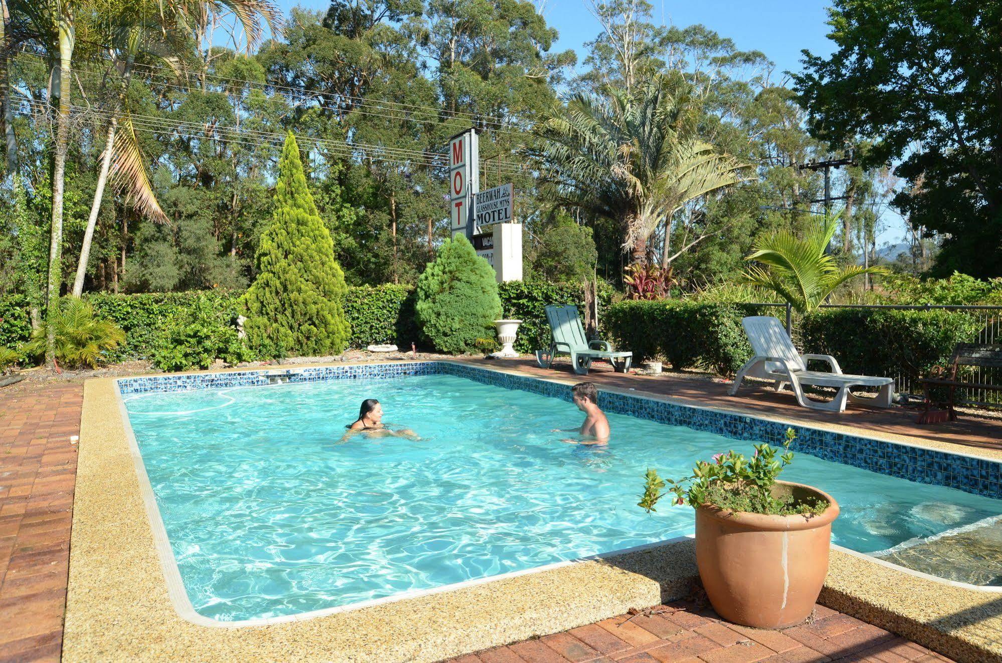 Beerwah Glasshouse Motel Экстерьер фото