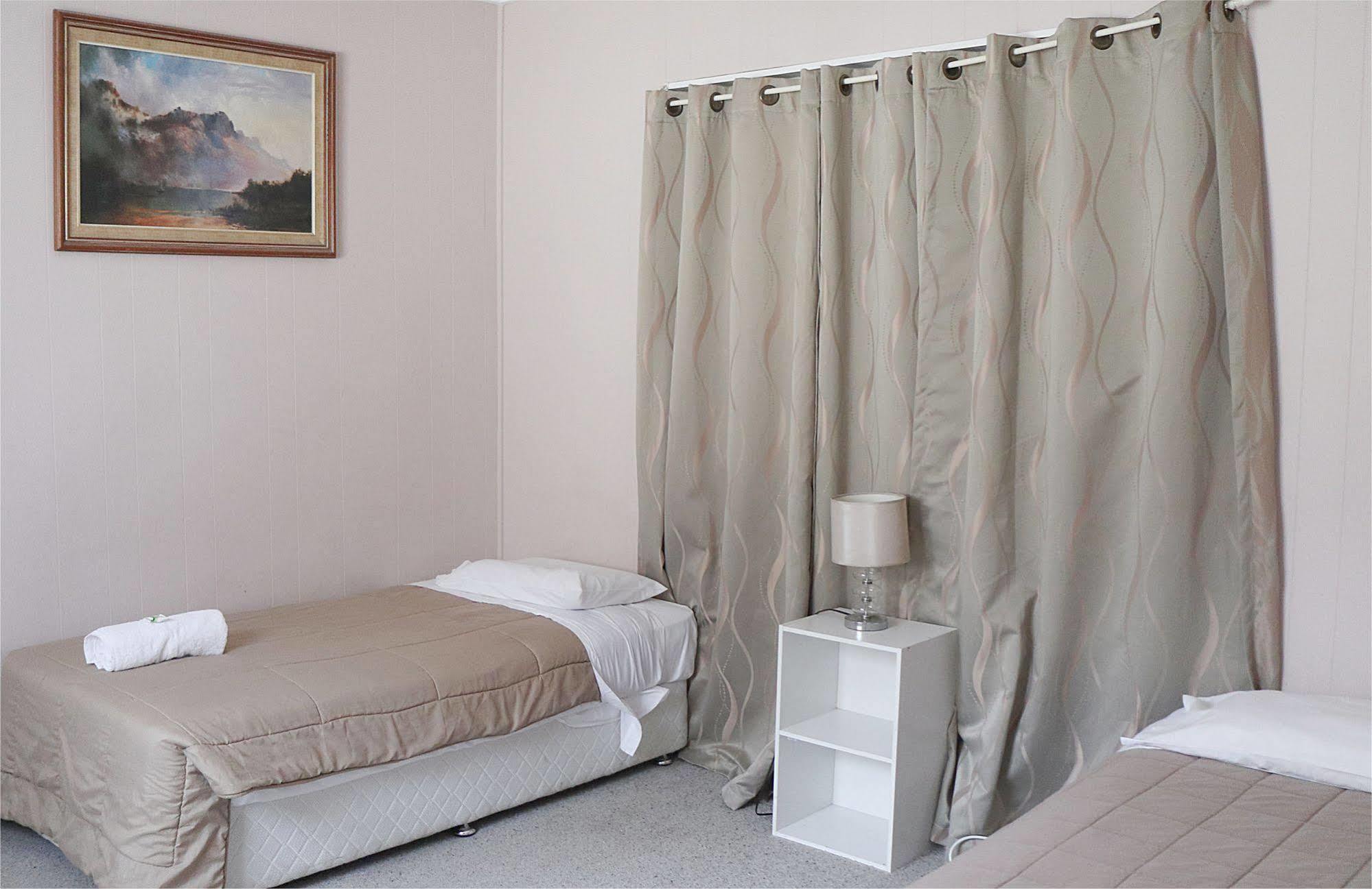 Beerwah Glasshouse Motel Экстерьер фото